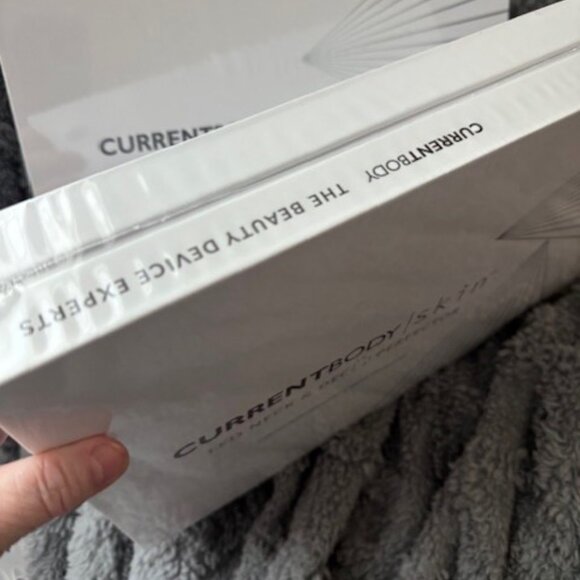 Currentbody Skin Led Neck & Dec Perfector - New - Picture 2 of 2